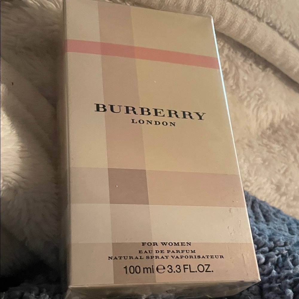 Burberry London Eau de Parfum for Women - Cream and Pink GWP